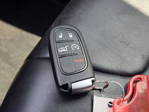 Used 2019 Jeep Cherokee Latitude Plus w/ Comfort/Convenience Group FWD image 31