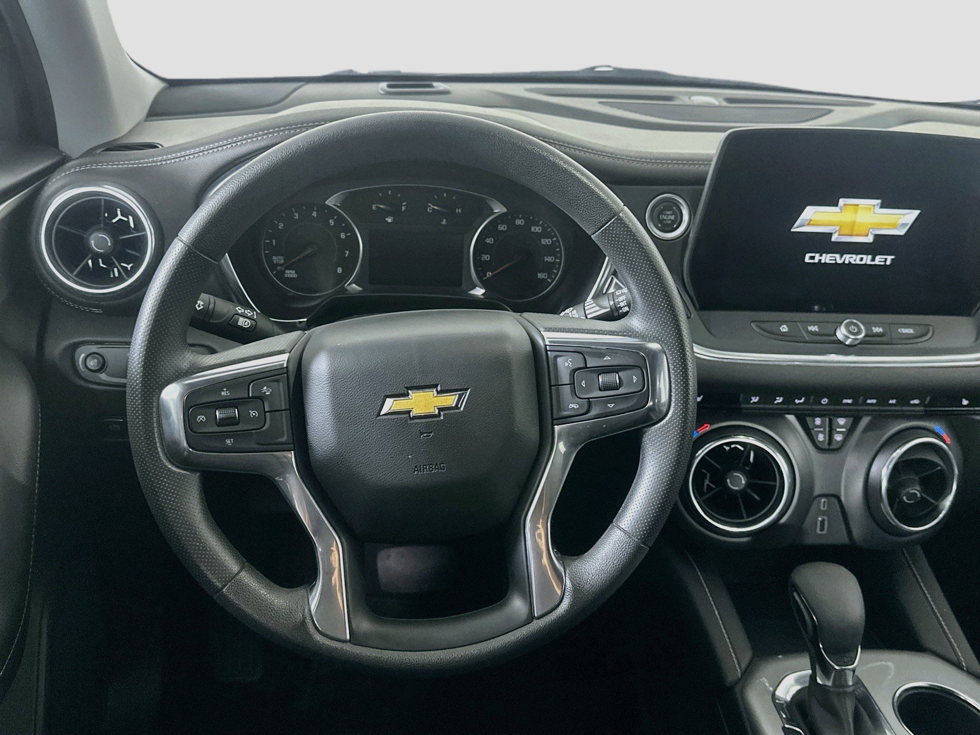 Used 2025 Chevrolet Blazer LT FWD image 17