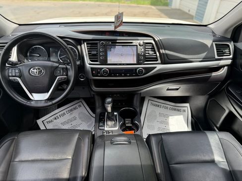 Used 2019 Toyota Highlander XLE AWD/4WD image 12