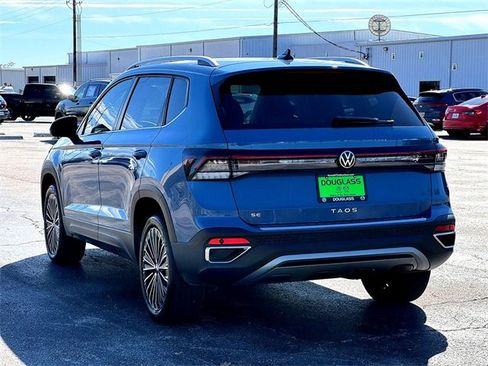 Certified 2025 Volkswagen Taos SE image 6