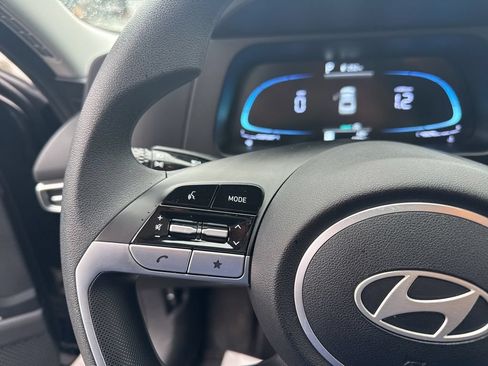 Certified 2026 Hyundai Elantra SE FWD image 17
