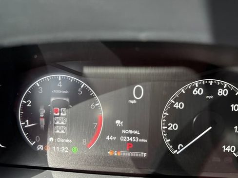 Certified 2025 Honda Pilot Sport image 30