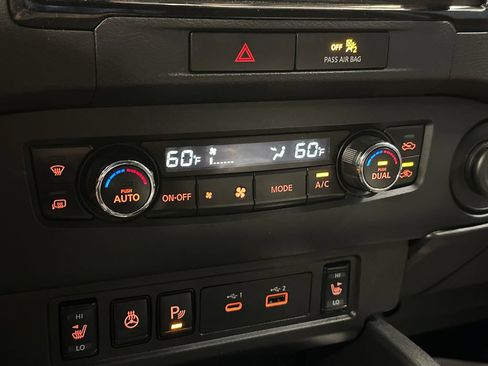 Used 2022 Nissan Frontier SV AWD/4WD image 15