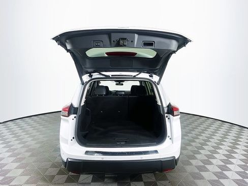 Used 2025 Nissan Rogue SV w/ SV Premium Package FWD image 27