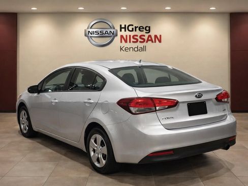 Used 2018 Kia Forte LX FWD image 2