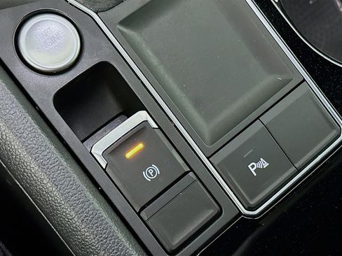 Used 2023 Volkswagen Atlas Cross Sport SE image 24