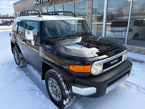 Used 2013 Toyota FJ Cruiser Base 4x4 4dr SUV 5A image 1