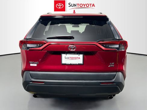 Used 2021 Toyota RAV4 LE AWD/4WD image 5