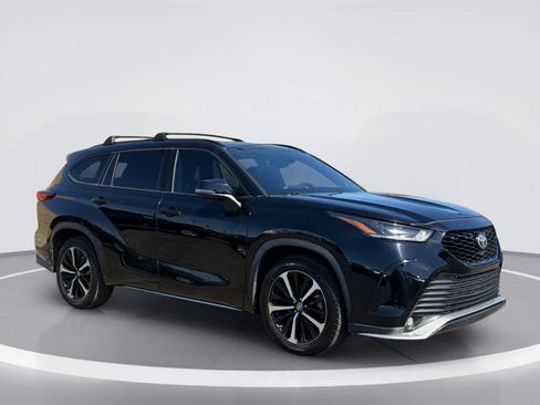 Used 2021 Toyota Highlander XSE FWD image 4