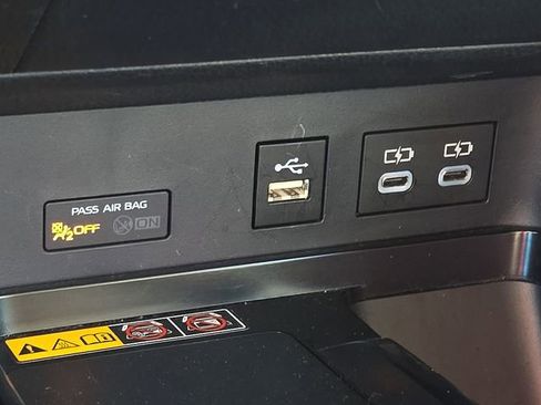 Used 2025 Toyota Camry SE image 24