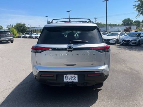 Used 2022 Nissan Pathfinder SV w/ SV Premium Package FWD image 6