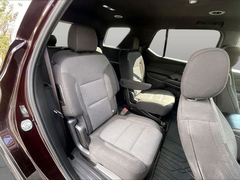 Used 2023 Chevrolet Traverse LT FWD image 26