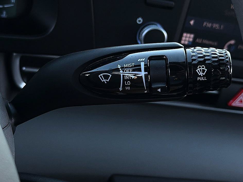 Certified 2024 Hyundai Elantra SE FWD image 18