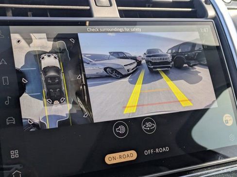 Used 2025 Land Rover Discovery S image 16