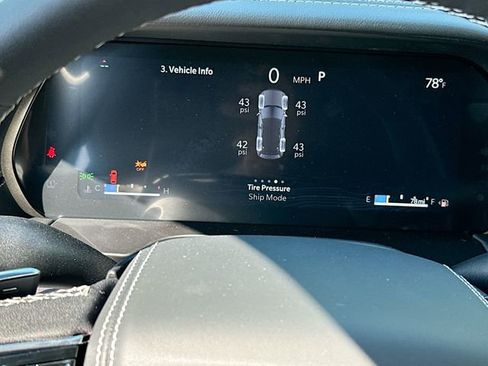 New 2025 Jeep Grand Cherokee Overland w/ Luxury Tech Group IV AWD/4WD image 13