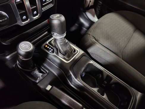 Used 2021 Jeep Wrangler Sport AWD/4WD image 39