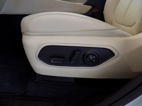 New 2026 Jeep Grand Cherokee Limited w/ Luxury Tech Group II RWD image 24