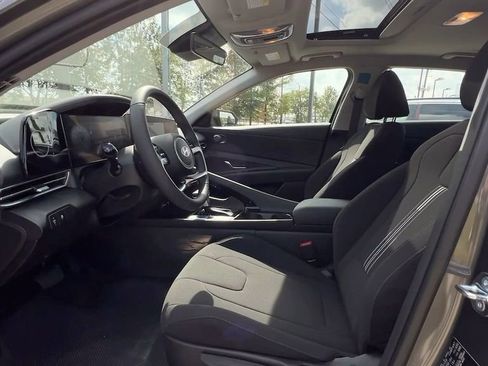 Used 2025 Hyundai Elantra SEL w/ Cargo Package image 36