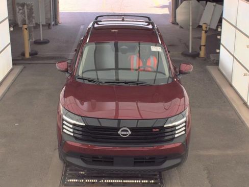 Used 2025 Nissan Kicks SR FWD image 2