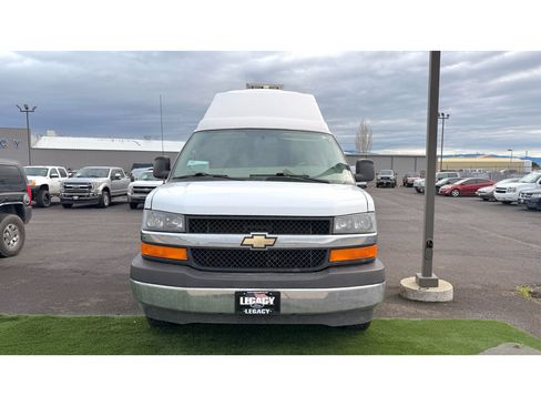Used 2017 Chevrolet Express 2500 Extended RWD image 3