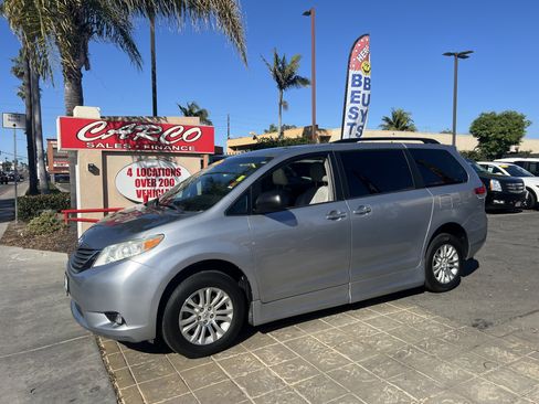 Used 2011 Toyota Sienna XLE image 19