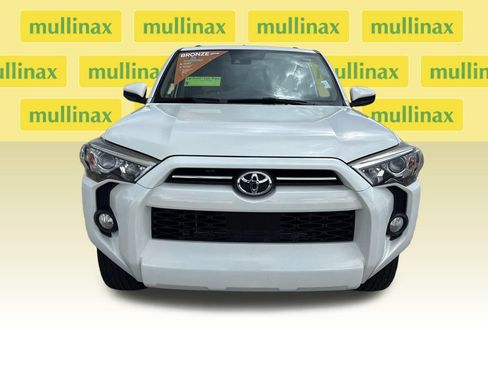 Used 2020 Toyota 4Runner SR5 AWD/4WD image 10