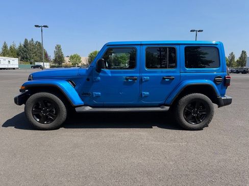 Used 2022 Jeep Wrangler Unlimited Sahara AWD/4WD image 4