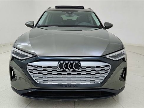 Used 2024 Audi Q8 e-tron Premium image 2