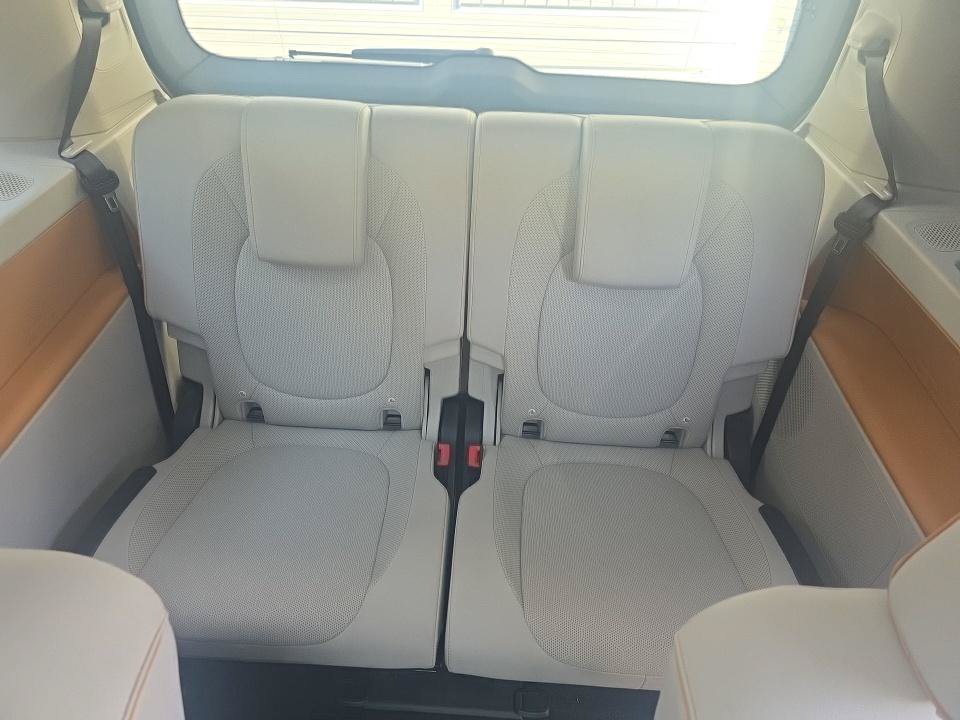 Used 2025 Volkswagen ID. Buzz 1st Edition AWD/4WD image 5