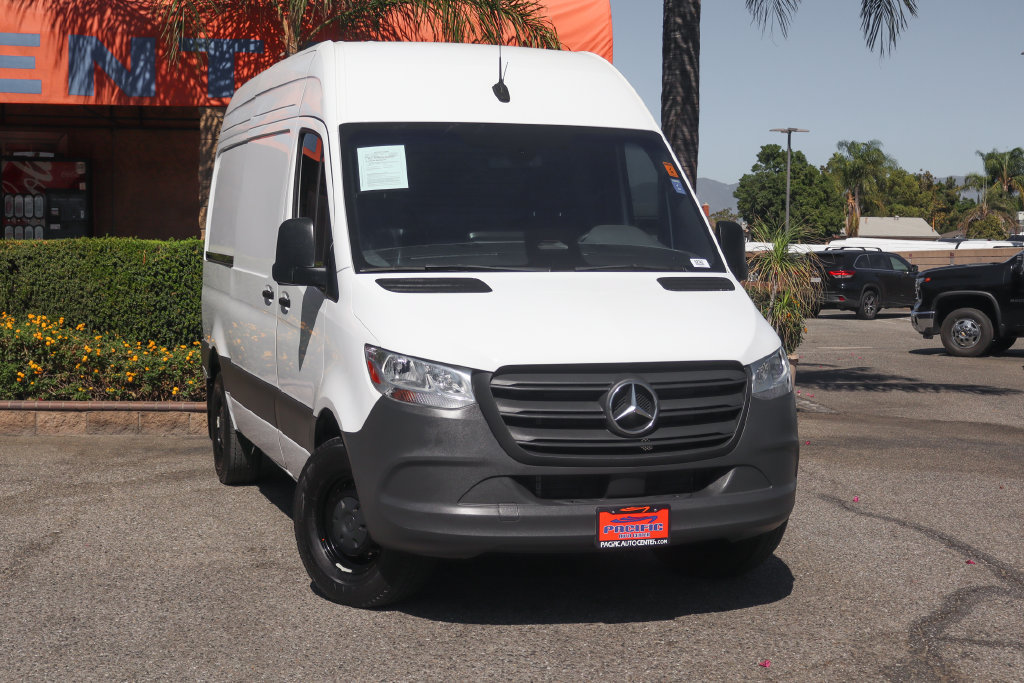 Used 2025 Mercedes-Benz Sprinter 2500 image 2