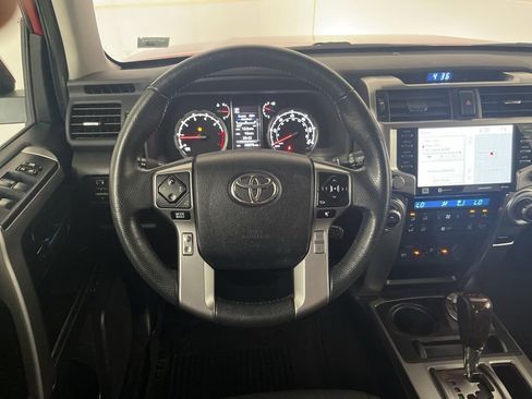 Used 2021 Toyota 4Runner Limited AWD/4WD image 32