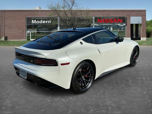 Certified 2024 Nissan Z Performance w/ Floor Mat Package image 4