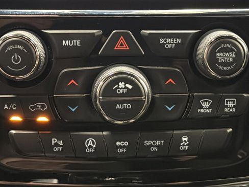 Used 2021 Jeep Grand Cherokee Limited w/ Premium Lighting Group AWD/4WD image 18
