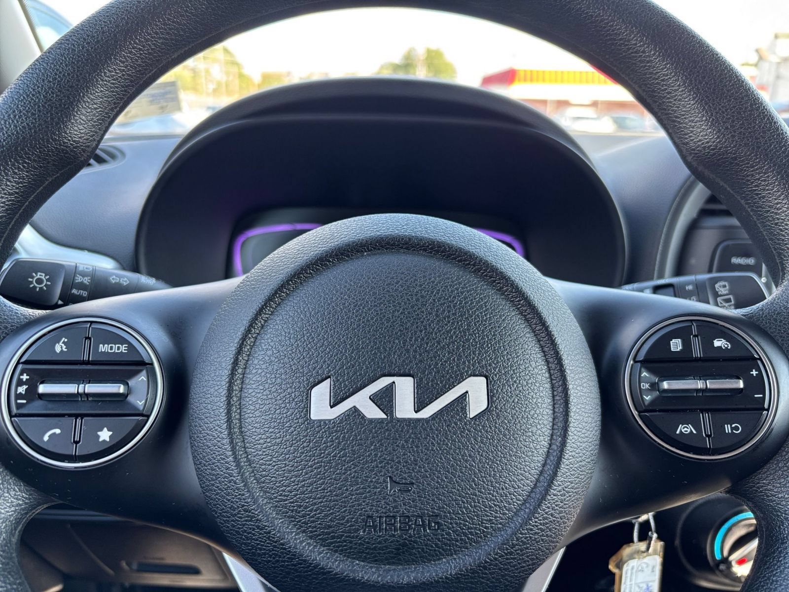 Used 2025 Kia Soul LX w/ LX Technology Package FWD image 25
