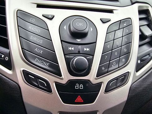 Used 2013 Ford Fiesta SE FWD image 40