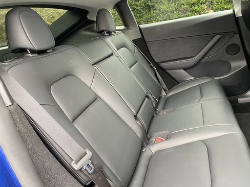 Used 2022 Tesla Model Y Long Range image 31