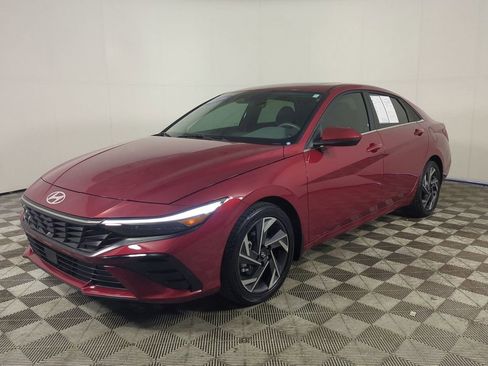 Certified 2025 Hyundai Elantra SEL FWD image 9