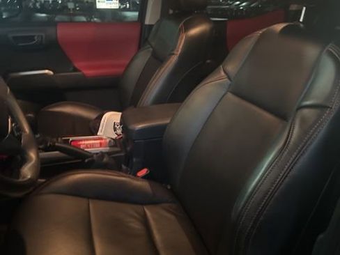 Used 2022 Toyota Tacoma SR5 image 3