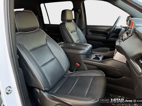 Used 2024 GMC Yukon XL SLT RWD image 11