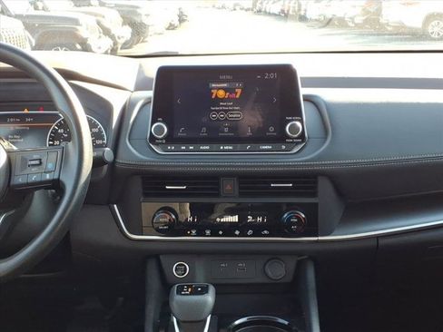 Used 2023 Nissan Rogue SV image 10
