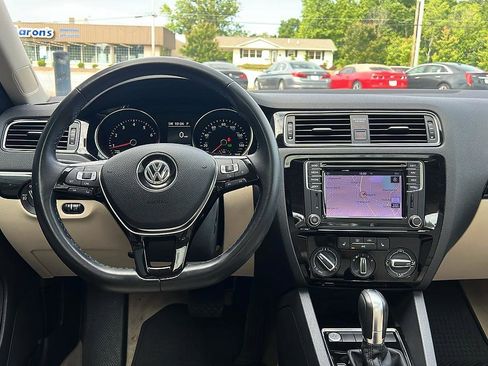 Used 2016 Volkswagen Jetta SEL FWD image 10