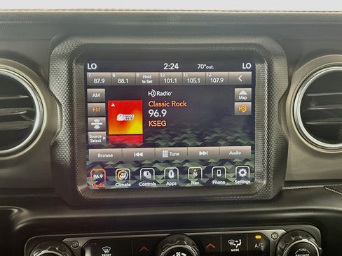 Used 2021 Jeep Gladiator Rubicon AWD/4WD image 19