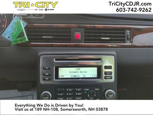 Used 2010 Volvo V70 R-Design image 18