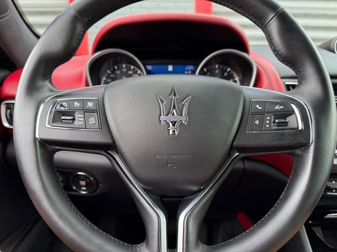 Used 2019 Maserati Levante image 29