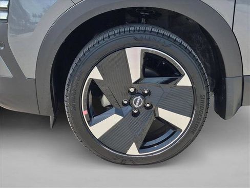 Used 2025 Nissan Kicks SR FWD image 23
