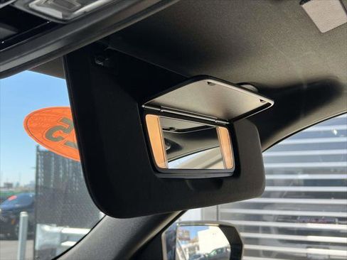 Used 2025 Cadillac Escalade ESV Premium Luxury image 36