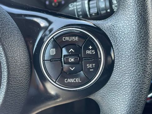 Used 2022 Kia Soul LX image 6