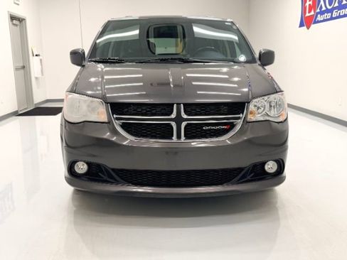 Used 2019 Dodge Grand Caravan SXT image 2