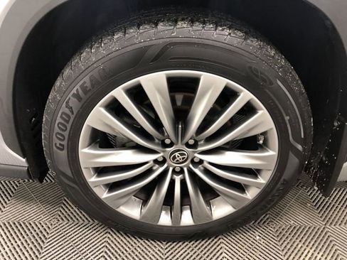 Used 2021 Toyota Highlander Platinum image 29