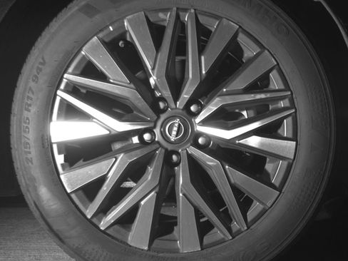 Used 2025 Nissan Altima 2.5 SV FWD image 13